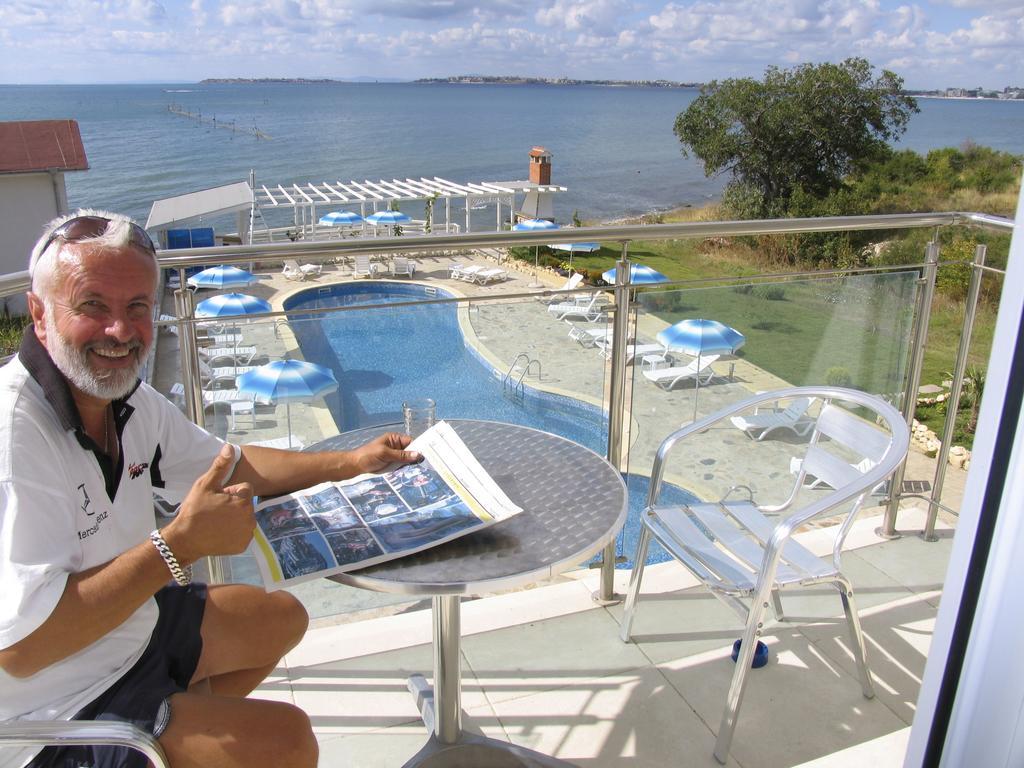 Nushev Hotel Sveti Vlas Exteriör bild