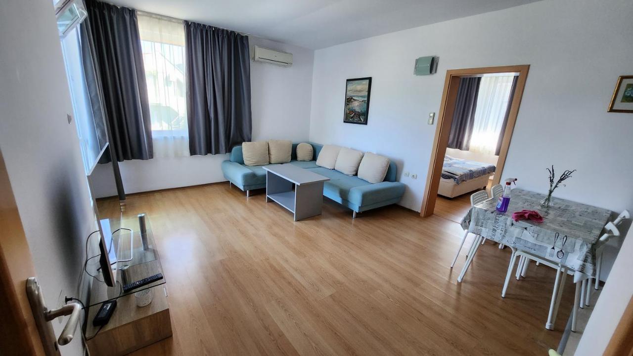 Nushev Hotel Sveti Vlas Exteriör bild