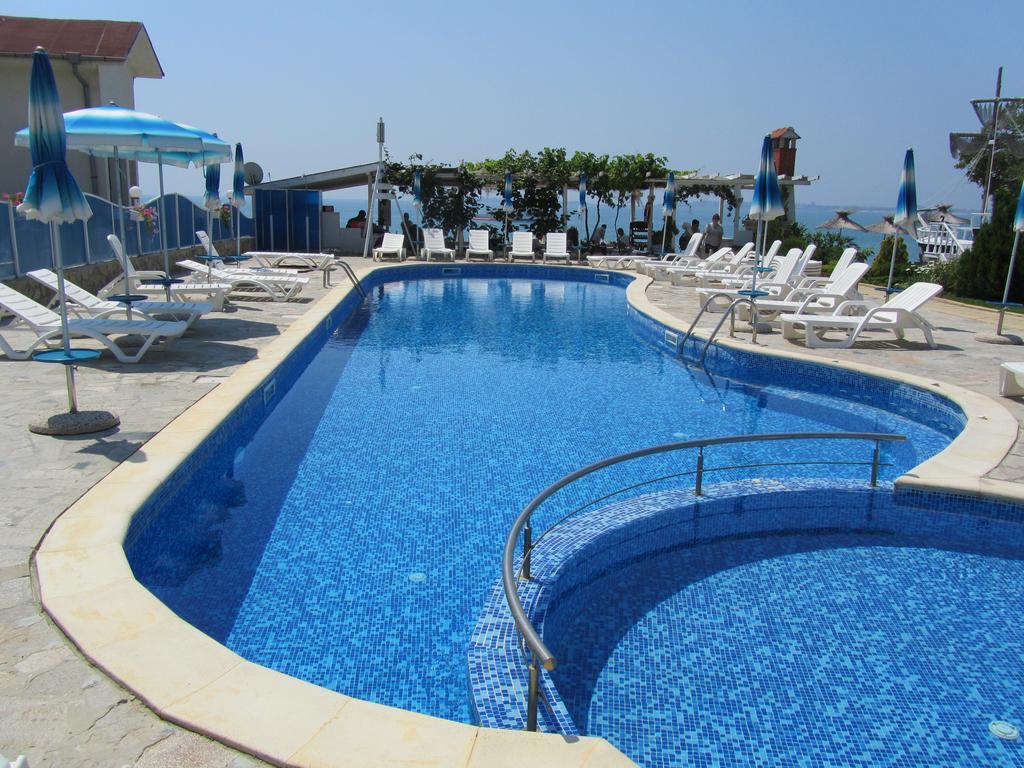 Nushev Hotel Sveti Vlas Exteriör bild