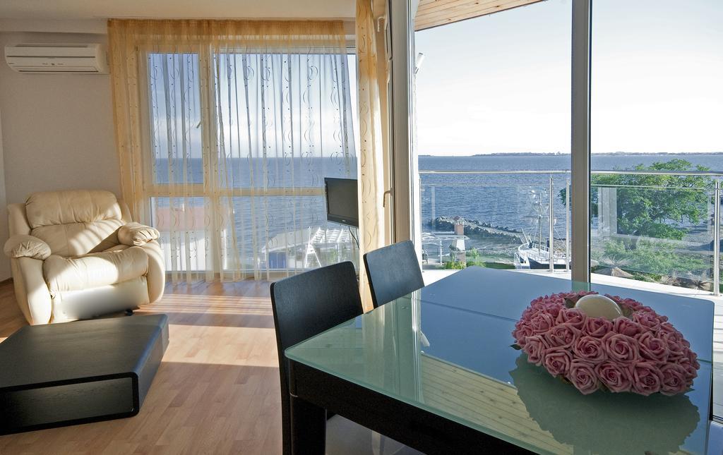 Nushev Hotel Sveti Vlas Exteriör bild