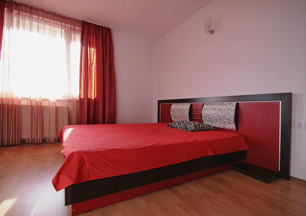 Nushev Hotel Sveti Vlas Exteriör bild