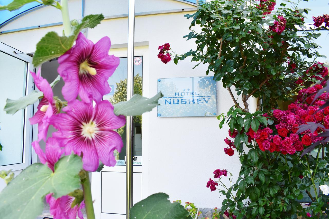 Nushev Hotel Sveti Vlas Exteriör bild