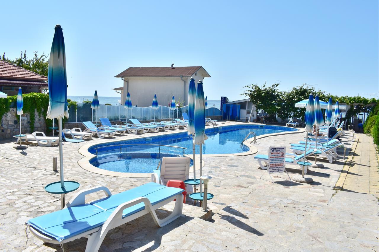 Nushev Hotel Sveti Vlas Exteriör bild