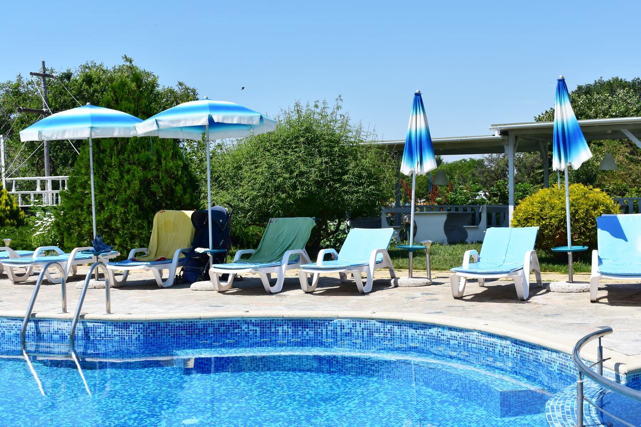 Nushev Hotel Sveti Vlas Exteriör bild
