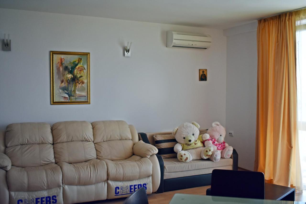 Nushev Hotel Sveti Vlas Exteriör bild